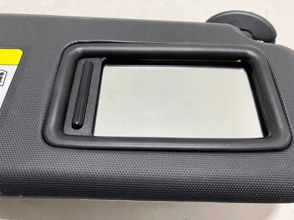 OEM OYT26921 Oikea aurinkosuoja Toyota Corolla E21 image 4