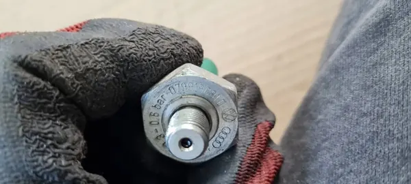 OEM 079919081D Oljetrycksgivare för Audi S6/S7 4.0 TFSI image 8