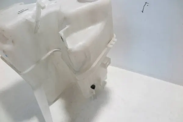 Réservoir de liquide de lavage Toyota Camry VIII image 3