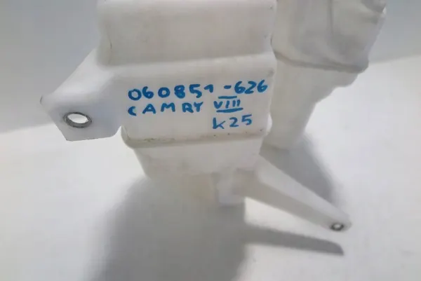 Réservoir de liquide de lavage Toyota Camry VIII image 4