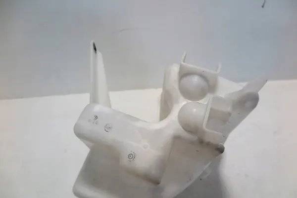 Réservoir de liquide de lavage Toyota Camry VIII image 6