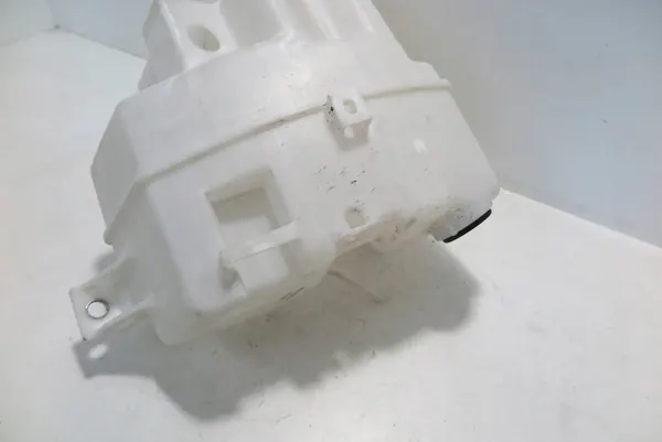 Réservoir de liquide de lavage Toyota Camry VIII image 7