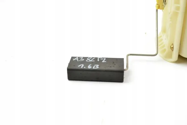 AUDI A3 8L LIFT FL 1.6 Brandstofpomp Drijver 8L0919051P image 2