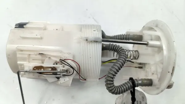 Bomba de combustível Dacia Lodgy Dokker 1.5 DCI 12-17 OEM 172027123R image 4