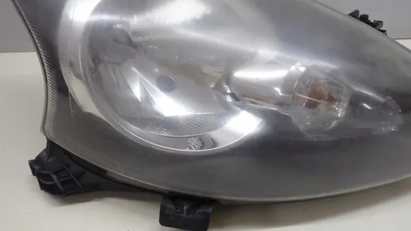 Toyota Aygo I 05-12 oikea etuvalo OEM 811100H010 image 4