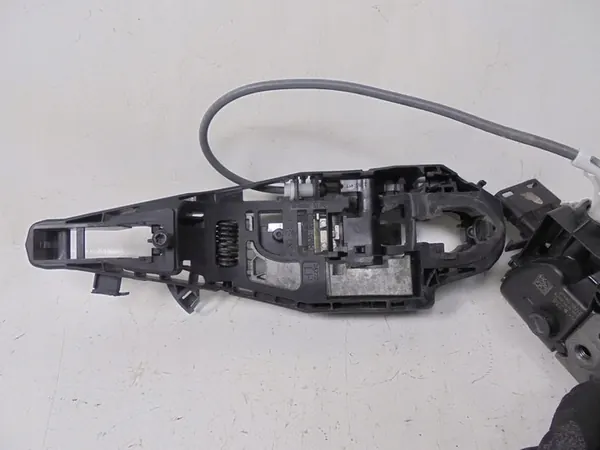 Verrou de porte avant gauche Peugeot 3008 II 19r image 10