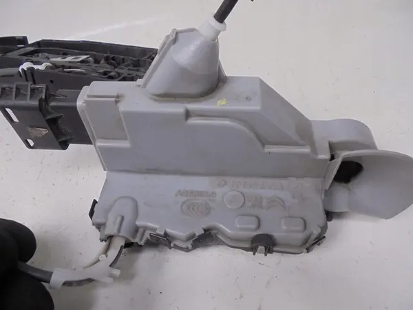 Verrou de porte avant gauche Peugeot 3008 II 19r image 7