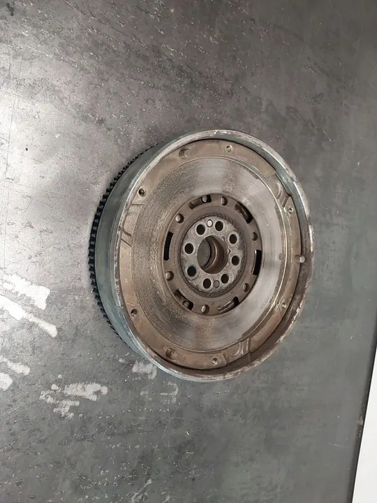 Volante bimassa BMW 3 E46 320d 136CV image 2