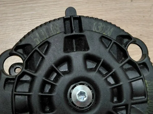 KIA CEED II 12-18 oikean peilin säädön moottori OEM image 3