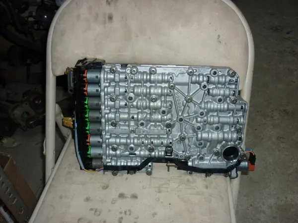 Unidade de mecatrônica ZF 8HP OEM 52854971AA - Usado image 2