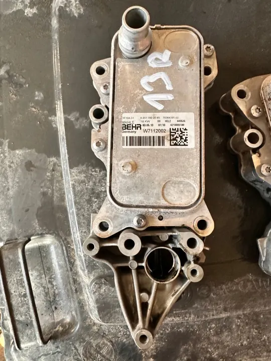 Arrefecedor de óleo Mercedes-Benz OE A6511800565 - Usado image 7