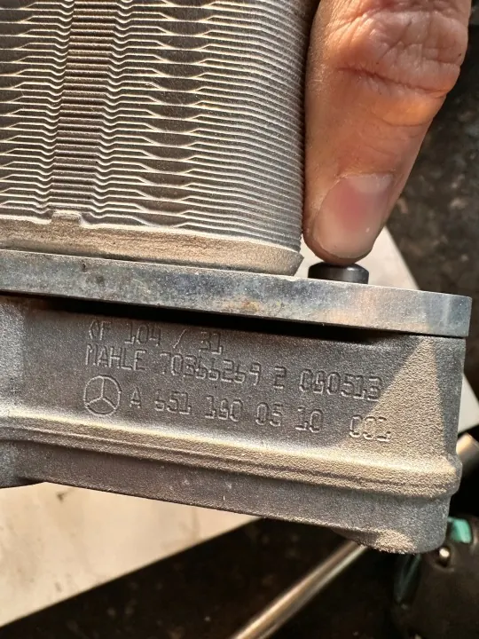 Arrefecedor de óleo Mercedes-Benz OE A6511800565 - Usado image 9