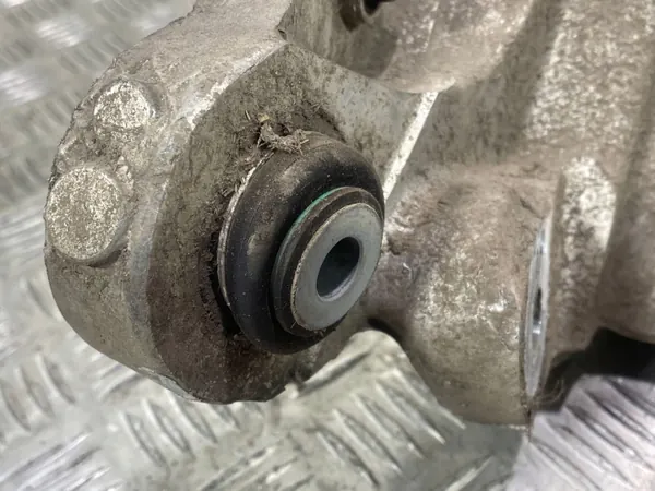 Jaguar F-Pace taka pyörän navan OEM FBZ19215 image 4