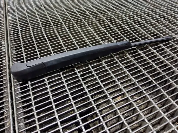 KIA Xceed Heckwischerarm OEM SKE58084 - Gebraucht image 2