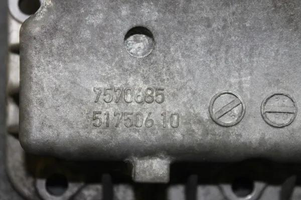 BMW N63 5.0i Öljypannu OEM 7570685 - Käytetty image 6