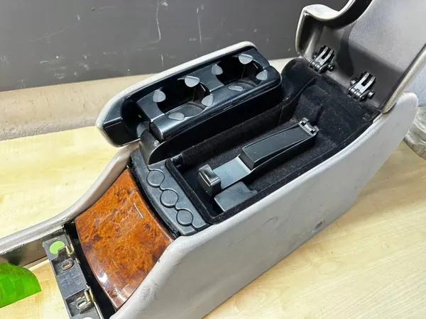Accoudoir console centrale Mercedes Classe S W220 OEM A2206800250 image 4