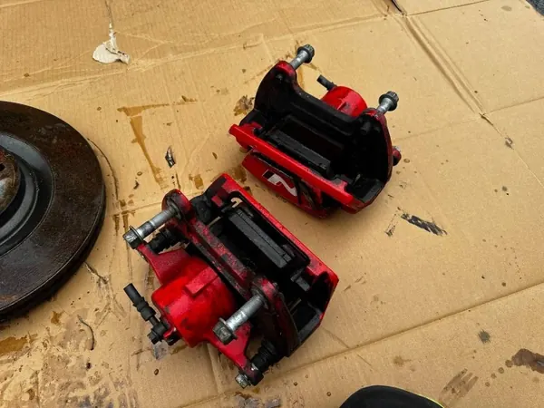 Satz Bremscheiben & Bremssättel Vorne OEM GGB4040 image 4