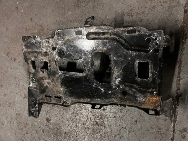 Base de batterie Citroen Berlingo IV OEM 7501948001 image 4