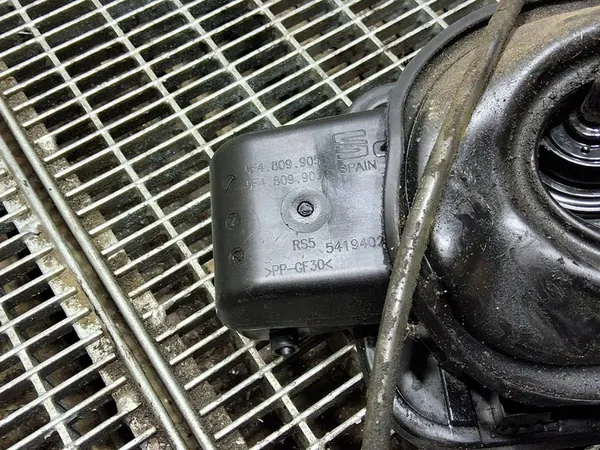 Polttoainesäiliön korkki Seat Leon (5F) 5F4809905F image 5