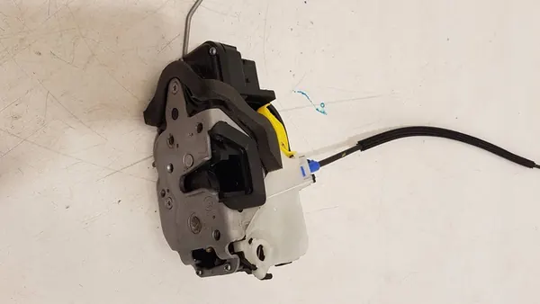 Vänster framdörrslås OPEL AMPERA 2014 13579497 image 2