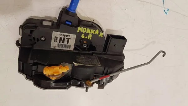 Vänster framdörrslås OPEL AMPERA 2014 13579497 image 3