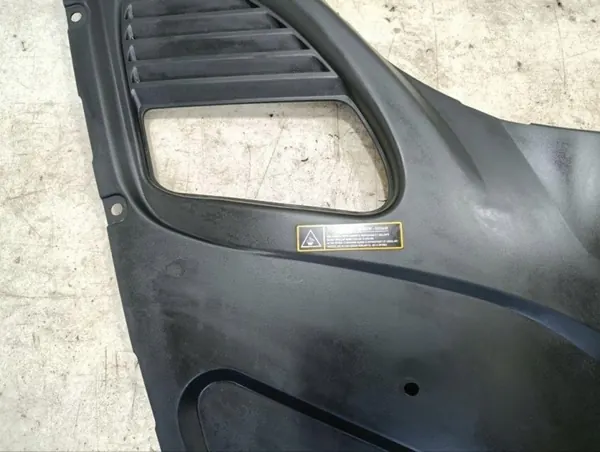 Yläpuolinen Moottorikansi OEM 067065000 Maserati Quattroporte image 5
