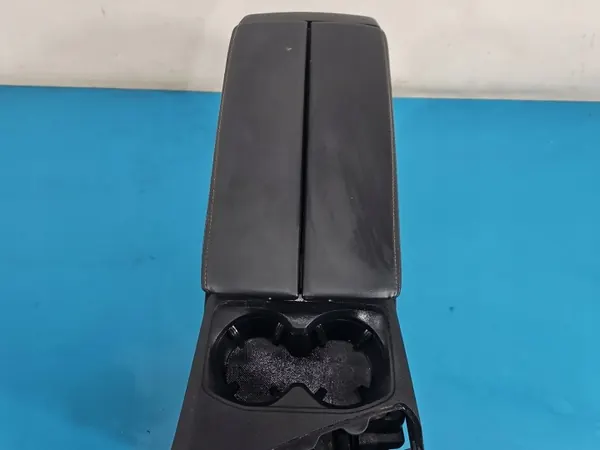 Reposabrazos túnel OEM 9831817180 para Peugeot 3008 II image 5
