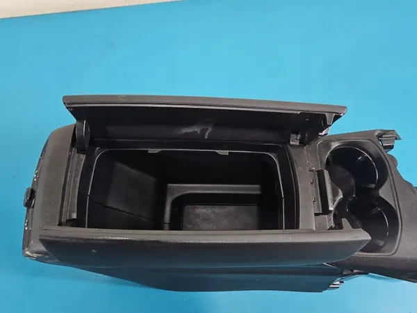 Reposabrazos túnel OEM 9831817180 para Peugeot 3008 II image 6