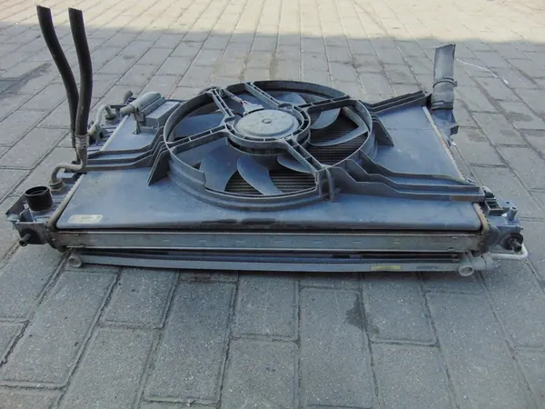 Jäähdyttimen ja tuulettimen komplekti Opel Signum Vectra C 2.2 Direct image 4