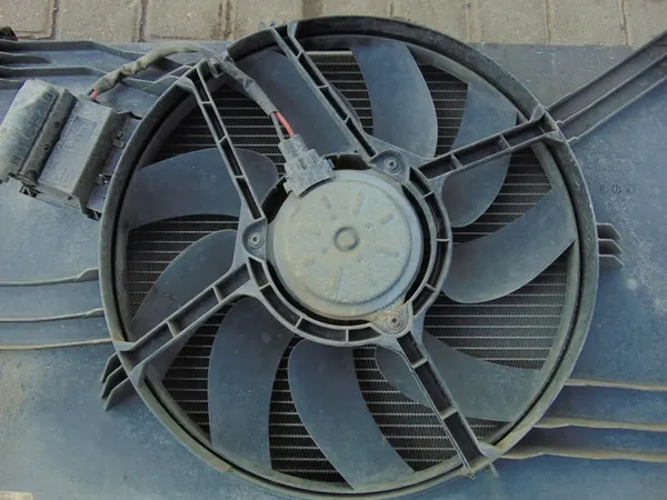 Jäähdyttimen ja tuulettimen komplekti Opel Signum Vectra C 2.2 Direct image 5