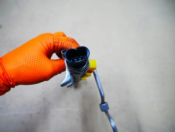 BMW E60 E81 E87 E90 N43 Brandstofrail Sensor 7562474 image 4