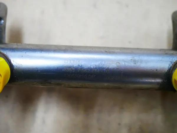 BMW E60 E81 E87 E90 N43 Brandstofrail Sensor 7562474 image 7