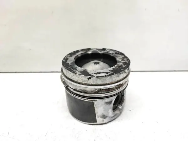 Pistón usado OEM 86L78 para Toyota 2.2 D4D image 2