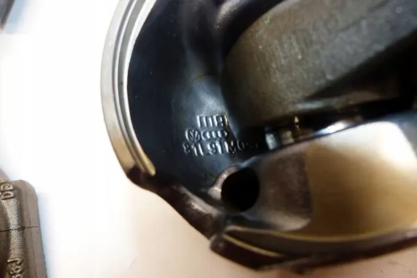 Piston et Bielle VW T5 Touareg 7L 2.5 TDI image 6