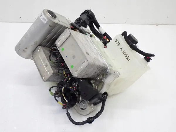 Pompe à chaleur climatisation Tesla Model Y 3D3 3D7 image 3