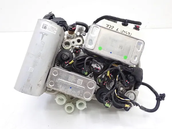 Pompe à chaleur climatisation Tesla Model Y 3D3 3D7 image 4