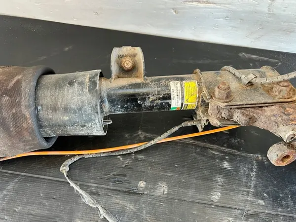 OEM etuoikea ilmajousi Range Rover L322 4.4 image 7