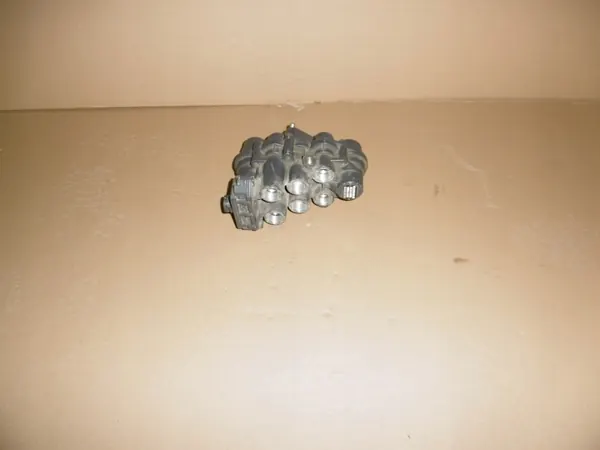 Air Dryer Base Valve DAF XF 1137680 image 2