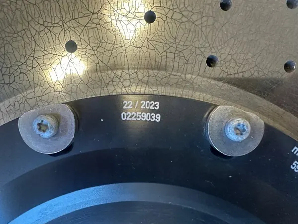 Lamborghini Urus linke hintere Keramik-Bremsscheibe OEM 4M0615601AJ image 3