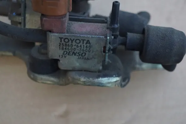 Válvula de vacío OEM 25819-64120 para Toyota Avensis 2.0 TD image 4