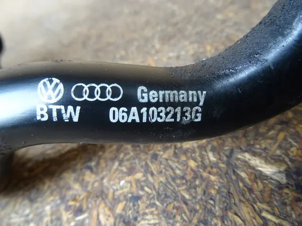 AUDI TT 8N 1.8T Turbo Entlüftungsschlauch 06A103221E image 2