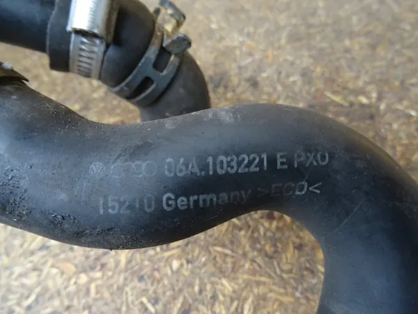 AUDI TT 8N 1.8T Turbo Entlüftungsschlauch 06A103221E image 3