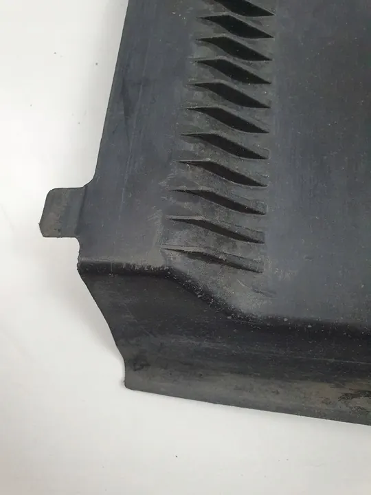 AUDI A4 B8 Underkörningsskydd Framsidan Vänster 8K0825201A image 10