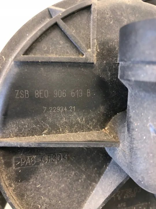 Pompe à air secondaire OEM 8E0906613B pour Audi A4 B6 image 4