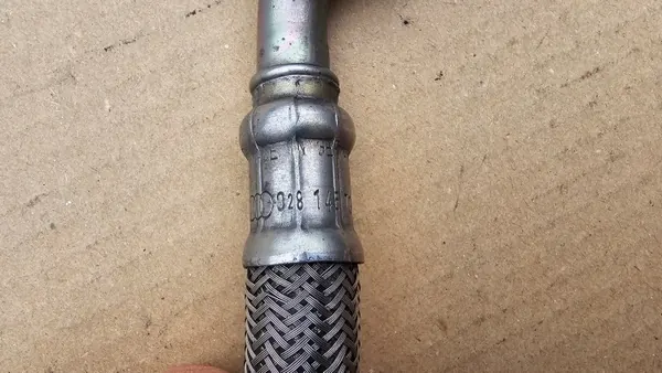 Conduto de óleo turbo OEM 028145736F VW Passat B5 image 5
