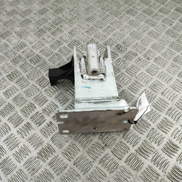 AUDI Q5 Etu Oikea Iskulevyn Kiinnitys 8R0807134B image 2