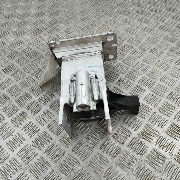 AUDI Q5 Etu Oikea Iskulevyn Kiinnitys 8R0807134B image 4