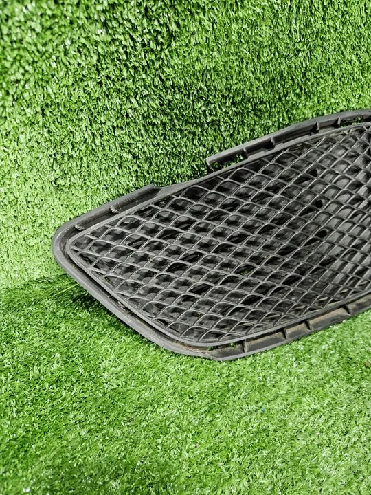 MERCEDES CKLASA W205 AMG Grille de Pare-chocs Droit A2058854023 image 2