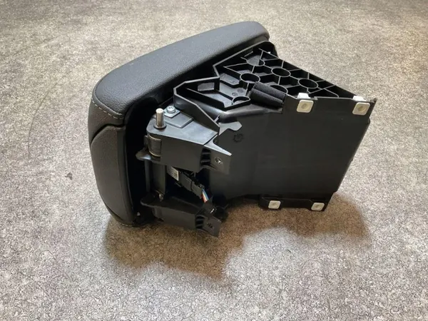 Opel Grandland X Käsinoja Langaton Laturi OEM YP00057177 image 3