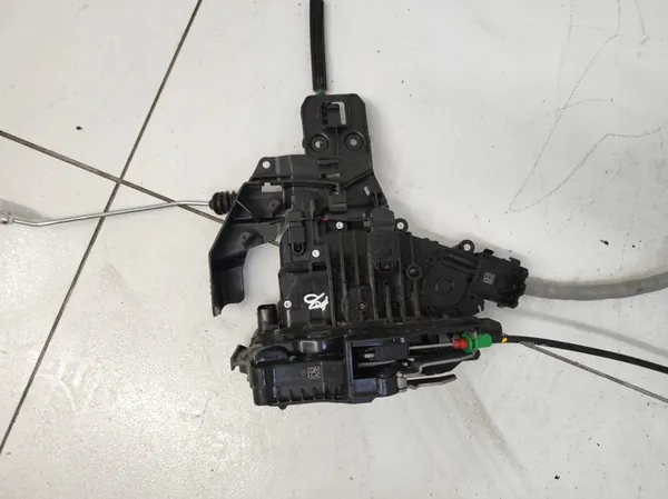 Dörrlås höger fram Mercedes E-Klass W213 AMG OEM image 2